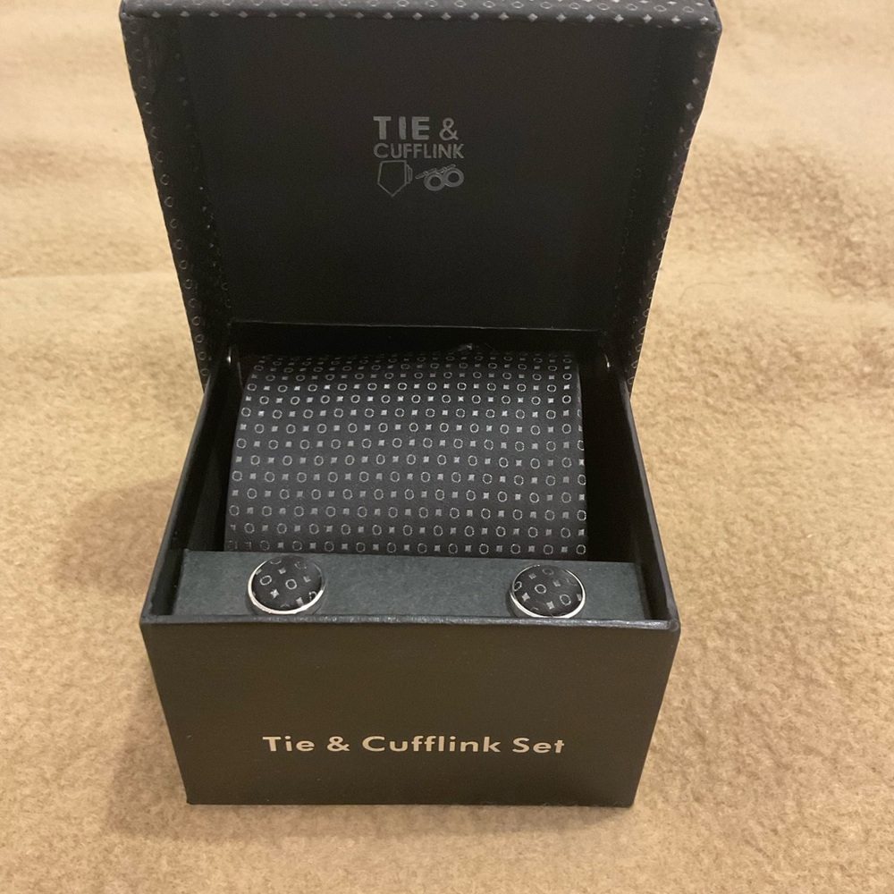 Elegant Black Tie and Cufflink Set